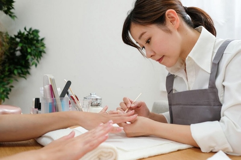 Những Mặt Trái Của Nghề Nail Và Cách Giảm Tác Hại